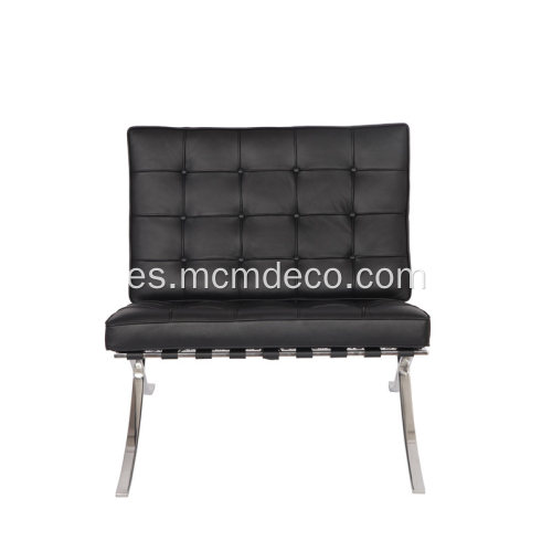 Silla de cuero negro de Knoll Barcelona con otomano